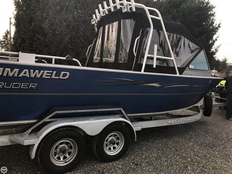 This Alweld 1652 Marsh Jon DSLW has front deck, 20" back cross bench, 20" center bench with storagelivewell, non skid flooring and a 20" transom. . Alumaweld boats for sale